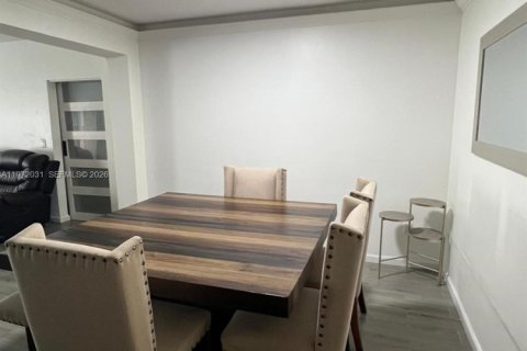 Villa ou maison à louer à Miami, Floride: 3 chambres, 128.58 m2 № 2042279 - photo 8