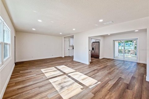 Casa en venta en Clermont, Florida, 5 dormitorios, 137.87 m2 № 2237474 - foto 5