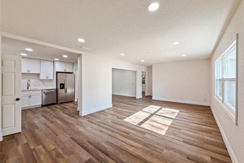Casa en venta en Clermont, Florida, 5 dormitorios, 137.87 m2 № 2237474 - foto 3