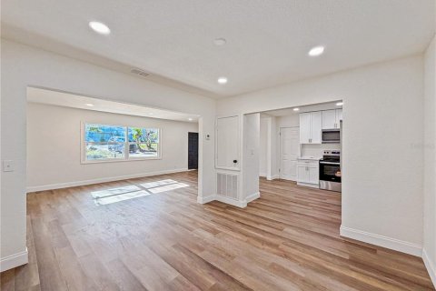 Casa en venta en Clermont, Florida, 5 dormitorios, 137.87 m2 № 2237474 - foto 6