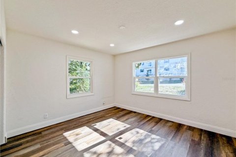 Casa en venta en Clermont, Florida, 5 dormitorios, 137.87 m2 № 2237474 - foto 11
