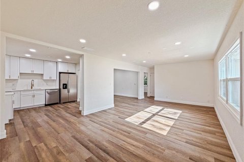 Casa en venta en Clermont, Florida, 5 dormitorios, 137.87 m2 № 2237474 - foto 4