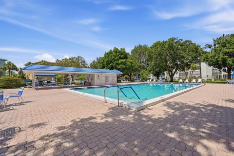 Condominio en venta en Coconut Creek, Florida, 2 dormitorios, 107.4 m2 № 2261814 - foto 24