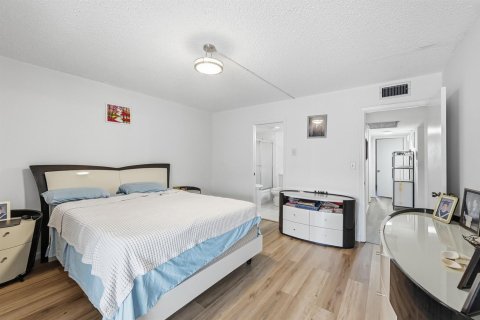 Condominio en venta en Coconut Creek, Florida, 2 dormitorios, 107.4 m2 № 2261814 - foto 11