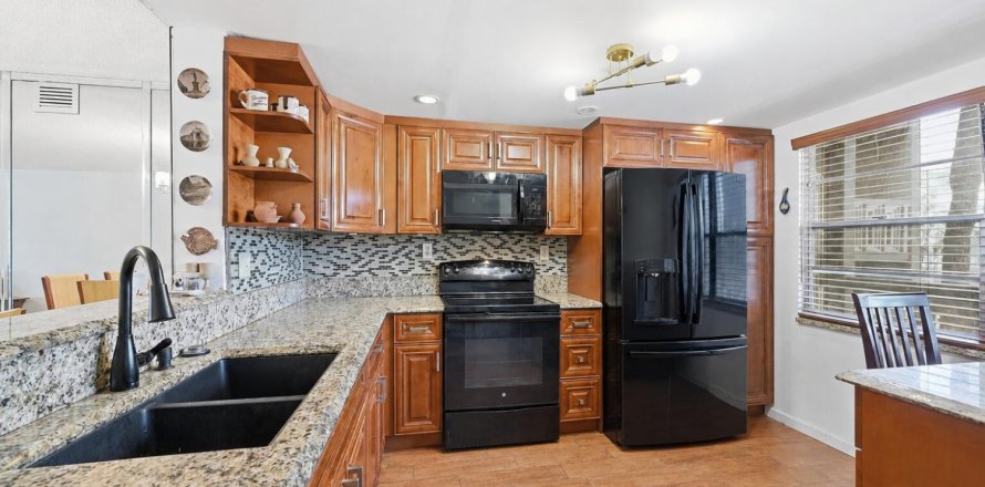 Condominio en Coconut Creek, Florida, 2 dormitorios № 2261814