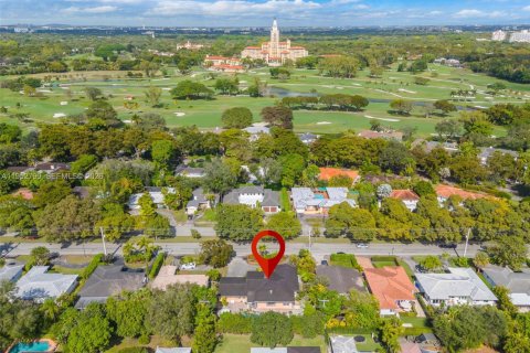 Villa ou maison à vendre à Coral Gables, Floride: 3 chambres, 214.33 m2 № 2011888 - photo 4