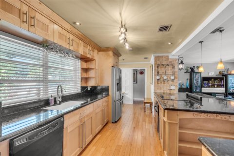 Villa ou maison à vendre à Coral Gables, Floride: 3 chambres, 214.33 m2 № 2011888 - photo 11