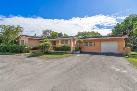 House in Coral Gables, Florida 3 bedrooms, 214.33 sq.m. № 2011888