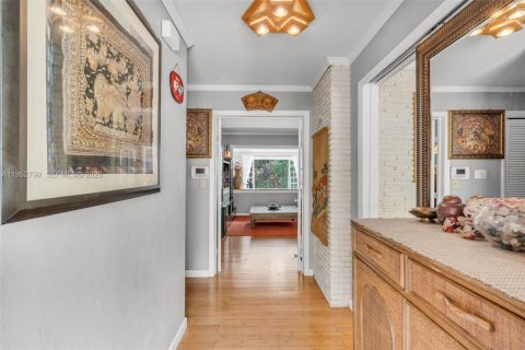 Villa ou maison à vendre à Coral Gables, Floride: 3 chambres, 214.33 m2 № 2011888 - photo 5