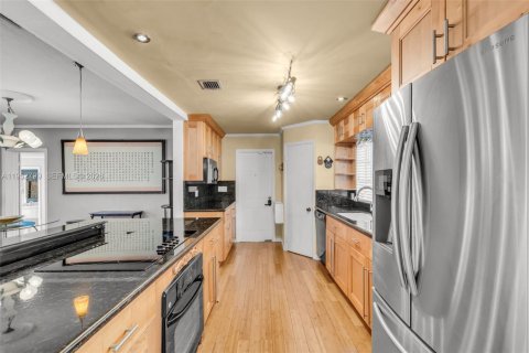 Villa ou maison à vendre à Coral Gables, Floride: 3 chambres, 214.33 m2 № 2011888 - photo 12