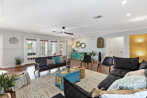 House in Pompano Beach, Florida 3 bedrooms, 175.4 sq.m. № 1933160 - photo 14