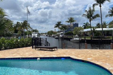 House in Pompano Beach, Florida 3 bedrooms, 175.4 sq.m. № 1933160 - photo 11