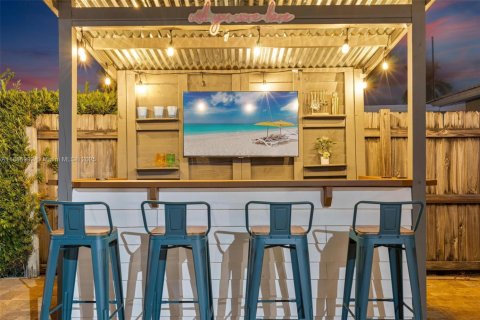 House in Pompano Beach, Florida 3 bedrooms, 175.4 sq.m. № 1933160 - photo 7