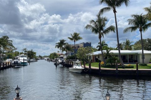 House in Pompano Beach, Florida 3 bedrooms, 175.4 sq.m. № 1933160 - photo 10