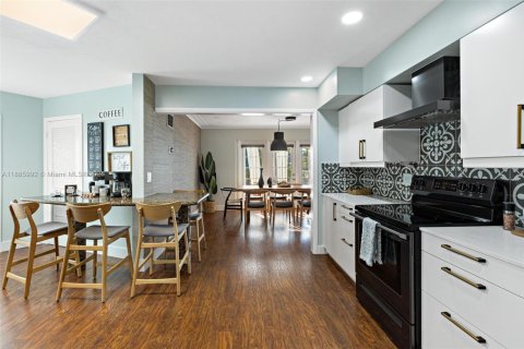 House in Pompano Beach, Florida 3 bedrooms, 175.4 sq.m. № 1933160 - photo 30