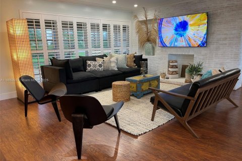 House in Pompano Beach, Florida 3 bedrooms, 175.4 sq.m. № 1933160 - photo 13