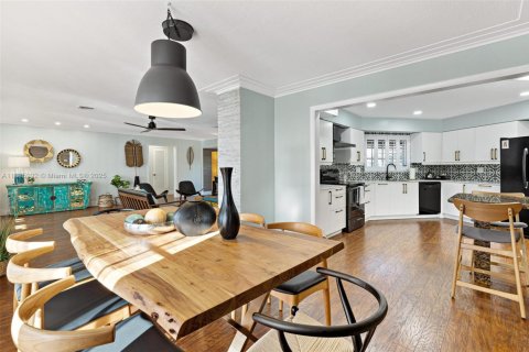 House in Pompano Beach, Florida 3 bedrooms, 175.4 sq.m. № 1933160 - photo 21