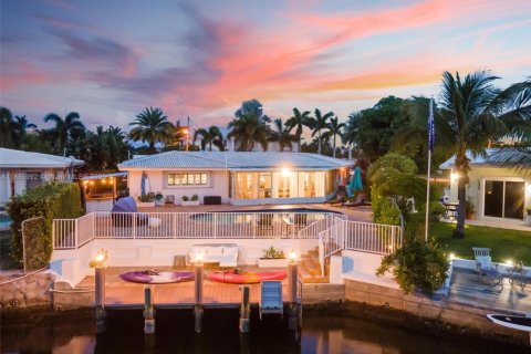 House in Pompano Beach, Florida 3 bedrooms, 175.4 sq.m. № 1933160 - photo 1