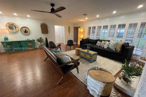 House in Pompano Beach, Florida 3 bedrooms, 175.4 sq.m. № 1933160 - photo 18