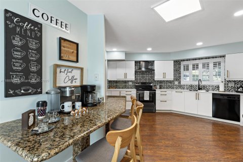 House in Pompano Beach, Florida 3 bedrooms, 175.4 sq.m. № 1933160 - photo 26