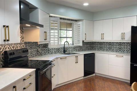 House in Pompano Beach, Florida 3 bedrooms, 175.4 sq.m. № 1933160 - photo 29