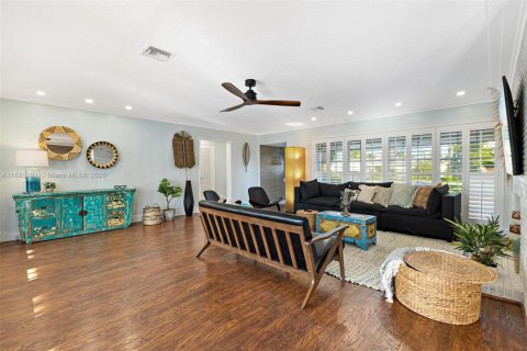 House in Pompano Beach, Florida 3 bedrooms, 175.4 sq.m. № 1933160 - photo 17