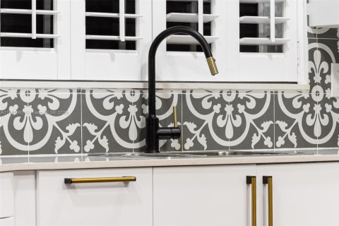 House in Pompano Beach, Florida 3 bedrooms, 175.4 sq.m. № 1933160 - photo 23