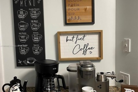 House in Pompano Beach, Florida 3 bedrooms, 175.4 sq.m. № 1933160 - photo 27