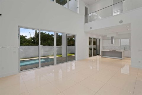 Casa en venta en Doral, Florida, 5 dormitorios, 429.95 m2 № 1985058 - foto 3