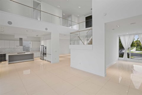 Casa en venta en Doral, Florida, 5 dormitorios, 429.95 m2 № 1985058 - foto 9