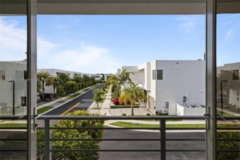 Casa en venta en Doral, Florida, 5 dormitorios, 429.95 m2 № 1985058 - foto 30