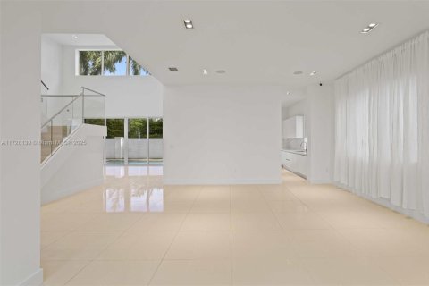 Casa en venta en Doral, Florida, 5 dormitorios, 429.95 m2 № 1985058 - foto 7