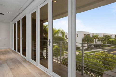Casa en venta en Doral, Florida, 5 dormitorios, 429.95 m2 № 1985058 - foto 29