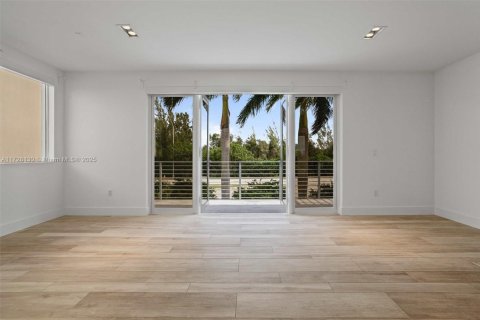 Casa en venta en Doral, Florida, 5 dormitorios, 429.95 m2 № 1985058 - foto 14