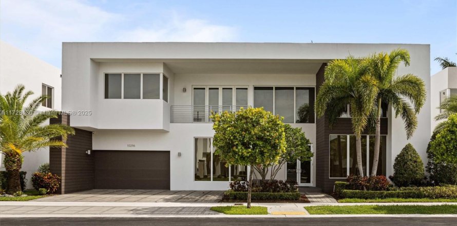 Casa en Doral, Florida 5 dormitorios, 429.95 m2 № 1985058