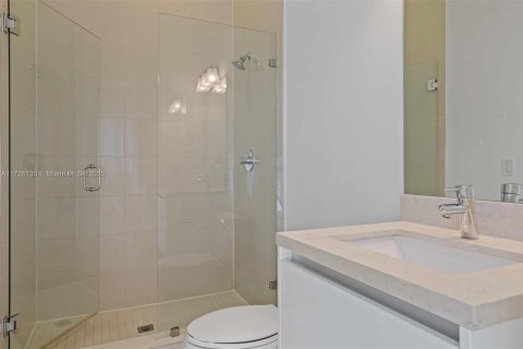 Casa en venta en Doral, Florida, 5 dormitorios, 429.95 m2 № 1985058 - foto 16