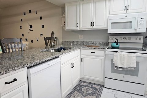 Condo in Lake Wales, Florida, 2 bedrooms  № 2229448 - photo 9