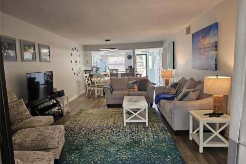 Condo in Lake Wales, Florida, 2 bedrooms  № 2229448 - photo 2