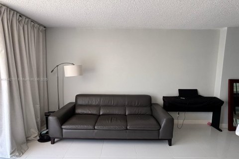 Copropriété à vendre à Hallandale Beach, Floride: 2 chambres, 158.86 m2 № 2023152 - photo 11