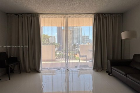 Copropriété à vendre à Hallandale Beach, Floride: 2 chambres, 158.86 m2 № 2023152 - photo 8