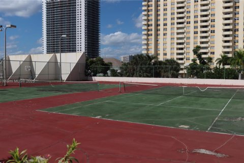 Copropriété à vendre à Hallandale Beach, Floride: 2 chambres, 158.86 m2 № 2023152 - photo 21