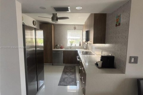 Condo à Hallandale Beach, Floride, 2 chambres  № 2023152