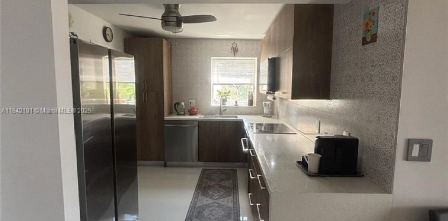 Condo à Hallandale Beach, Floride, 2 chambres  № 2023152