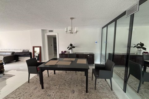 Copropriété à vendre à Hallandale Beach, Floride: 2 chambres, 158.86 m2 № 2023152 - photo 9