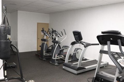 Copropriété à vendre à Hallandale Beach, Floride: 2 chambres, 158.86 m2 № 2023152 - photo 15