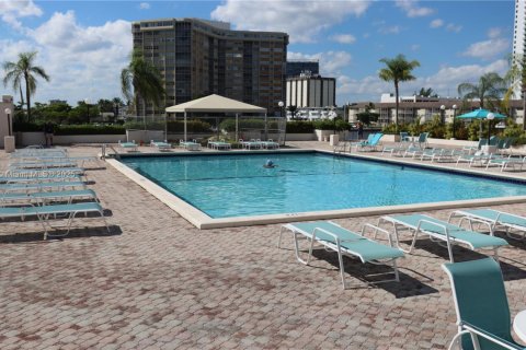 Copropriété à vendre à Hallandale Beach, Floride: 2 chambres, 158.86 m2 № 2023152 - photo 20