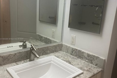 Condo in Miami, Florida, 1 bedroom  № 1934457 - photo 10