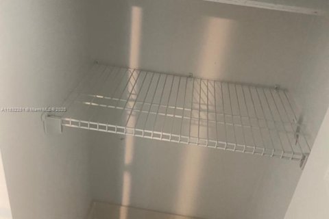 Condo in Miami, Florida, 1 bedroom  № 1934457 - photo 14