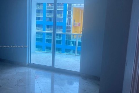 Condo in Miami, Florida, 1 bedroom  № 1934457 - photo 9