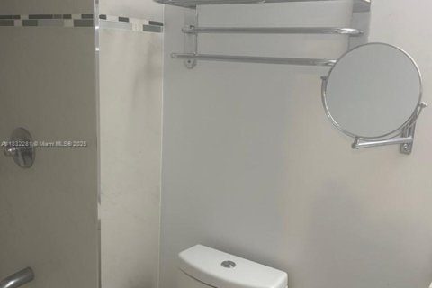 Condo in Miami, Florida, 1 bedroom  № 1934457 - photo 21